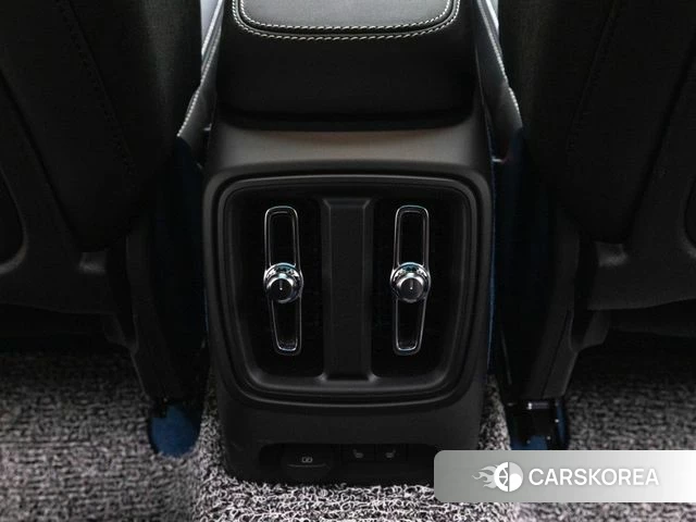 Volvo XC40 Richards 2024 Белый из Кореи, фото 3