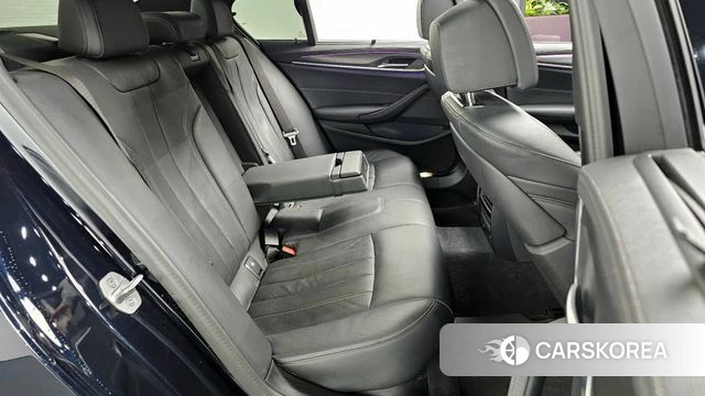 BMW 5 Series (G30) 2023 Черный из Кореи, фото 3