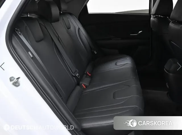 Hyundai The New Avante (CN7) 2023 Белый из Кореи, фото 3