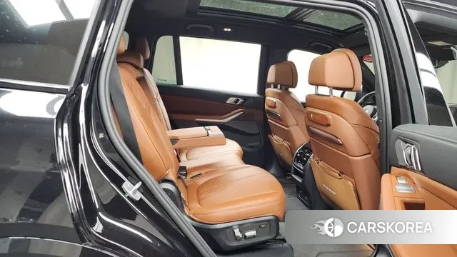 BMW X7 (G07) 2024 Черный из Кореи, фото 3