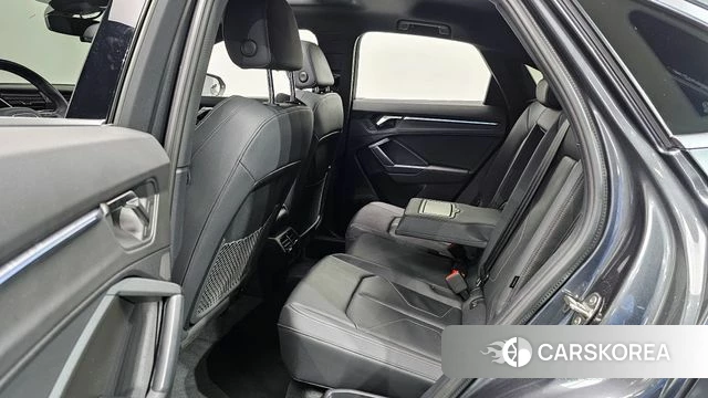 Audi Q3 (F3) 2022 Серый из Кореи, фото 3