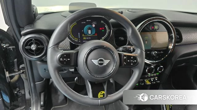 Mini Cooper Electric 2023 Черный из Кореи, фото 3