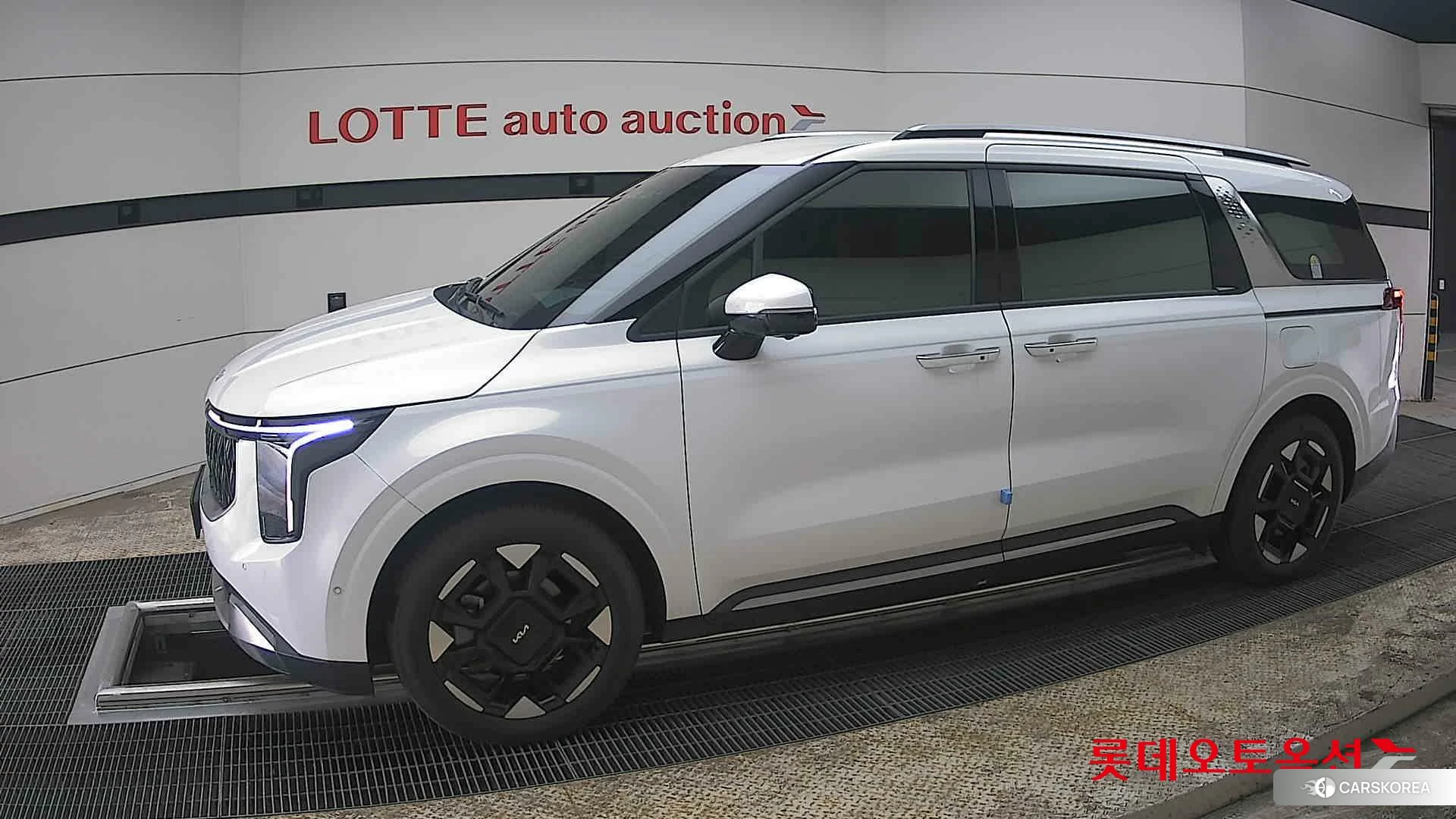 Kia Carnival Hybrid 2024 Белый из Кореи, фото 3