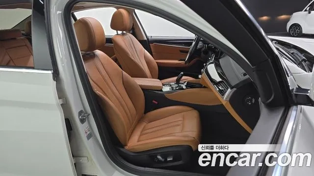 BMW 5 Series (G30) 2018 Белый из Кореи, фото 3