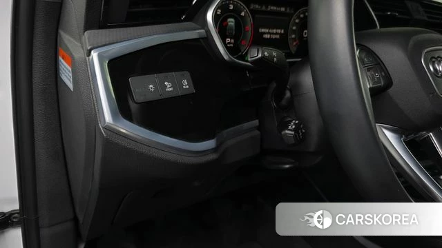 Audi Q3 (F3) 2023 Белый из Кореи, фото 3