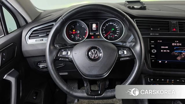 Volkswagen Tiguan second Generation 2018 Белый из Кореи, фото 3