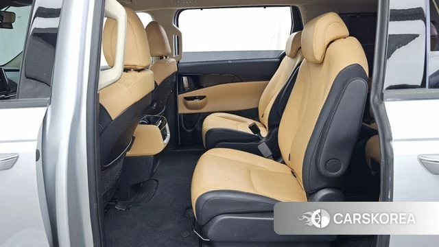 Kia Carnival 4th generation 2023 Серебряный из Кореи, фото 3