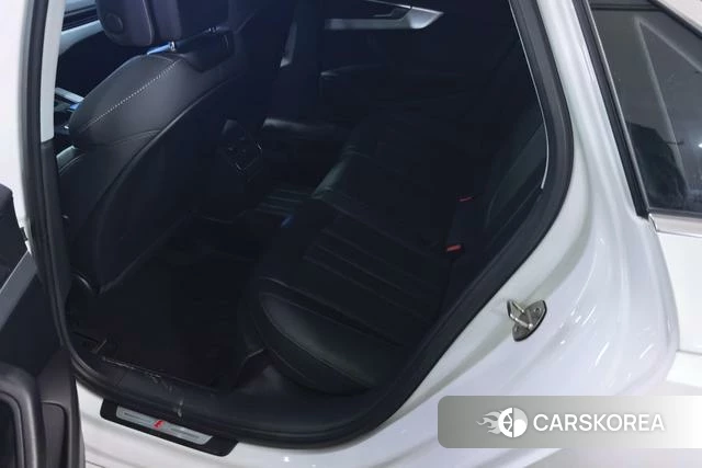 Audi A4L 2021 Белый из Китая, фото 3