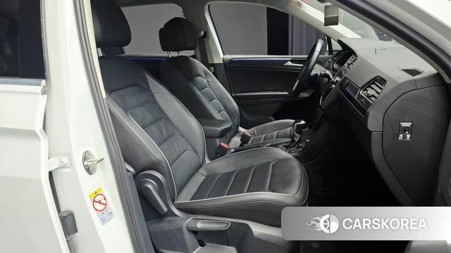 Volkswagen Tiguan second Generation 2022 Белый из Кореи, фото 3