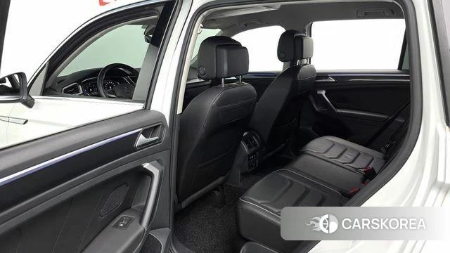 Volkswagen Tiguan second Generation 2022 Белый из Кореи, фото 3