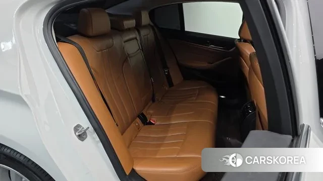 BMW 5 Series (G30) 2018 Белый из Кореи, фото 3