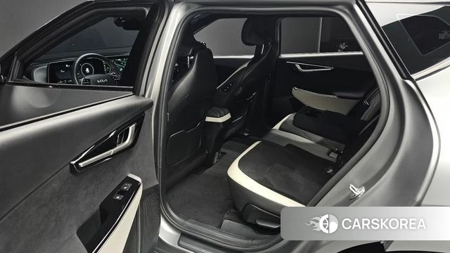 Kia EV6 2022 Серебристо-серый из Кореи, фото 3