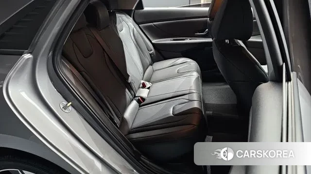 Hyundai Avante Hybrid (CN7) 2022 Серебристо-серый из Кореи, фото 3