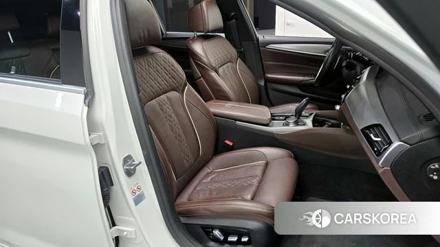 BMW 5 Series (G30) 2019 Белый из Кореи, фото 3