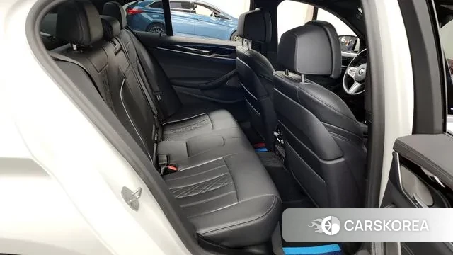 BMW 5 Series (G30) 2021 Белый из Кореи, фото 3