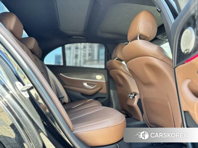 Mercedes-Benz E-class (imported) 2021 Черный из Китая, фото 3