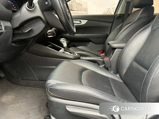Kia The New K3 2nd generation 2022 Белый из Кореи, фото 3