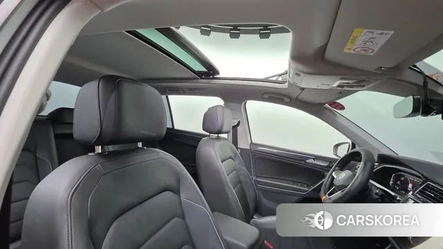 Volkswagen Tiguan second Generation 2023 Белый из Кореи, фото 3