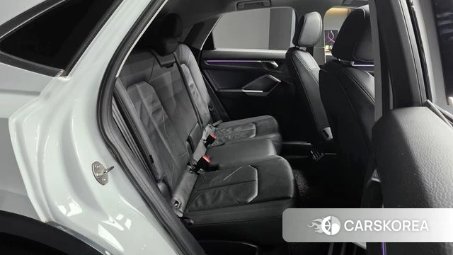 Audi Q3 (F3) 2023 Белый из Кореи, фото 3