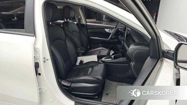 Kia The New K3 2nd generation 2022 Белый из Кореи, фото 3