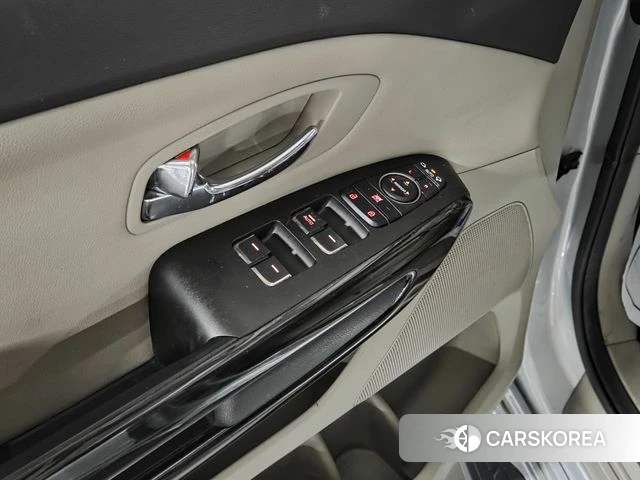 Kia The New Carnival 2018 Серебряный из Кореи, фото 3