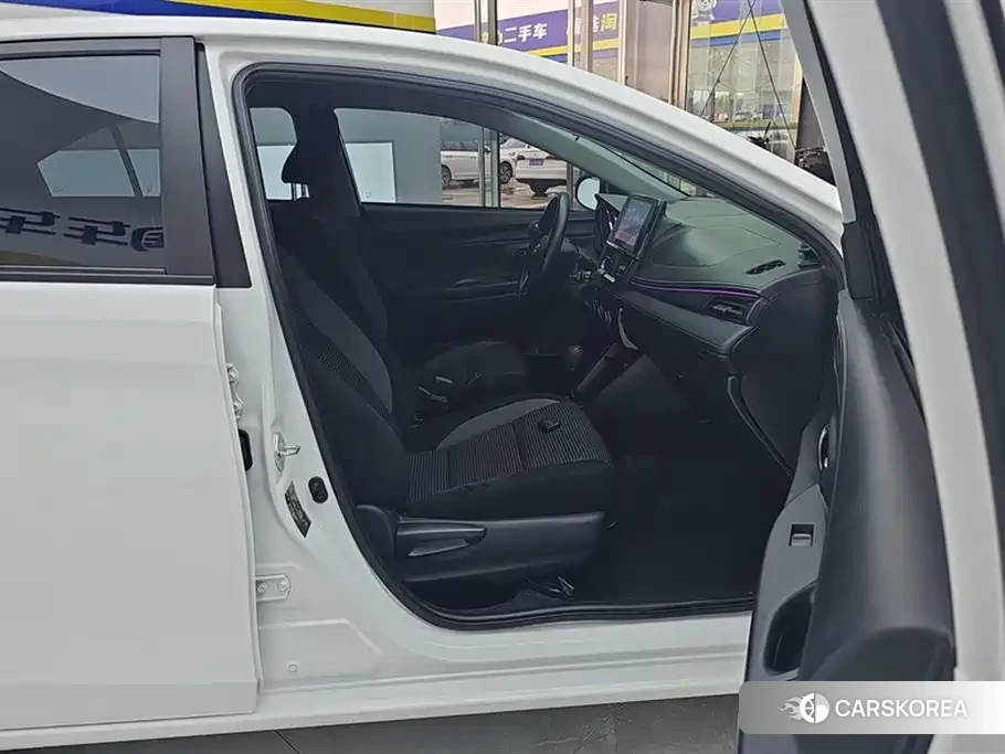 Toyota Vios 2023 Белый из Китая, фото 3