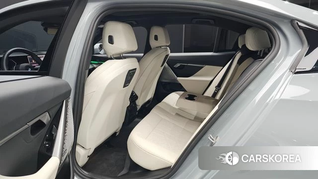 BMW 5 Series (G60) 2025 Серый из Кореи, фото 3