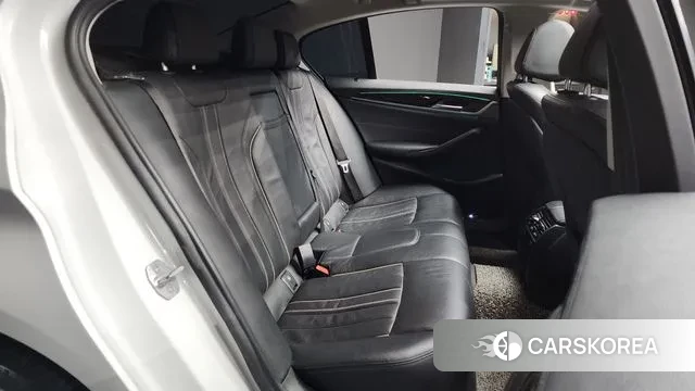 BMW 5 Series (G30) 2018 Белый из Кореи, фото 3