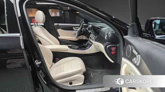 Mercedes-Benz E-Class W213 2022 Черный из Кореи, фото 3