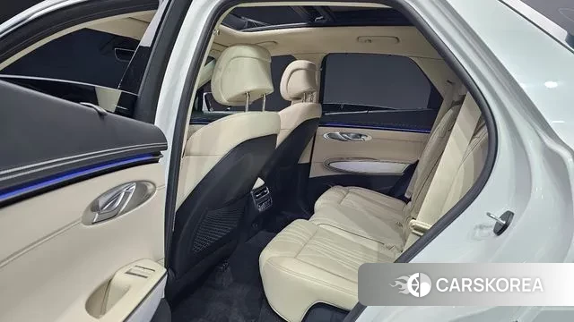 Genesis GV70 2025 Белый из Кореи, фото 3