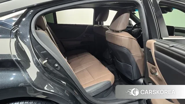Lexus ES300h 7th generation 2023 Черный из Кореи, фото 3