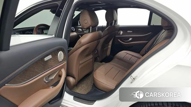 Mercedes-Benz E-Class W213 2023 Белый из Кореи, фото 3