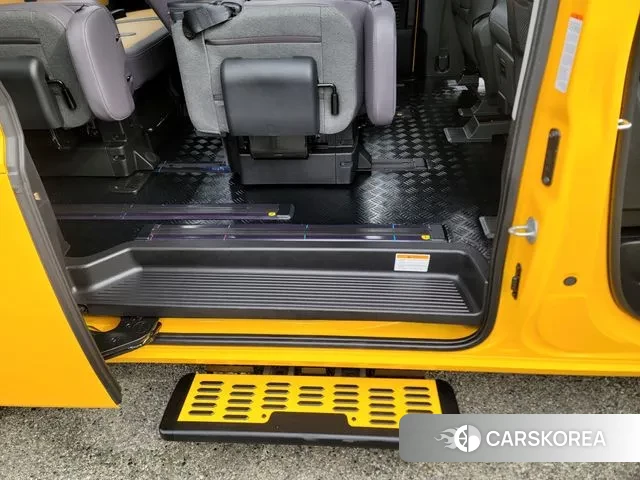 Hyundai Staria 2025 Желтый из Кореи, фото 3