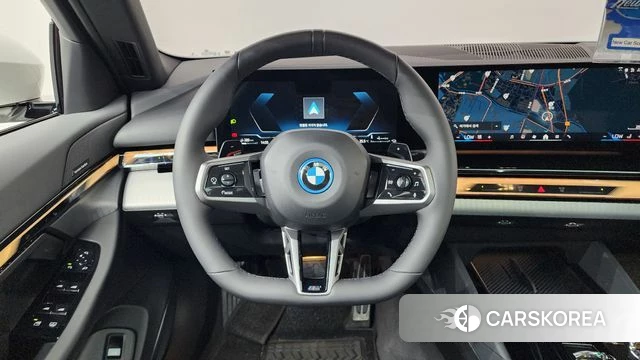 BMW 5 Series (G60) 2025 Белый из Кореи, фото 3