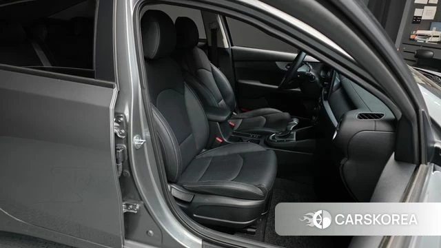 Kia The New K3 2nd generation 2022 Серебристо-серый из Кореи, фото 3
