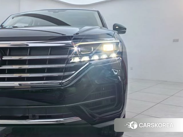 Volkswagen Touareg 2023 Черный из Китая, фото 3