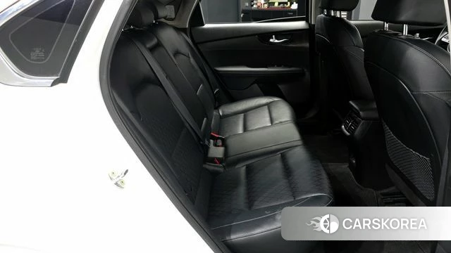 Kia The New K3 2nd generation 2021 Белый из Кореи, фото 3