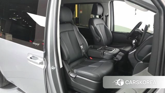 Hyundai Staria 2023 Серебристо-серый из Кореи, фото 3