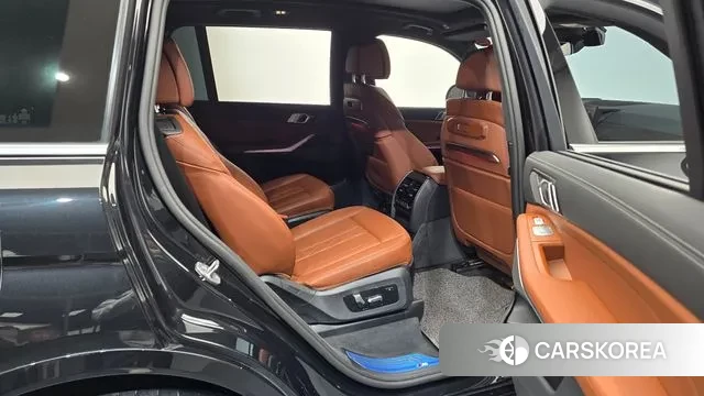 BMW X7 (G07) 2025 Черный из Кореи, фото 3