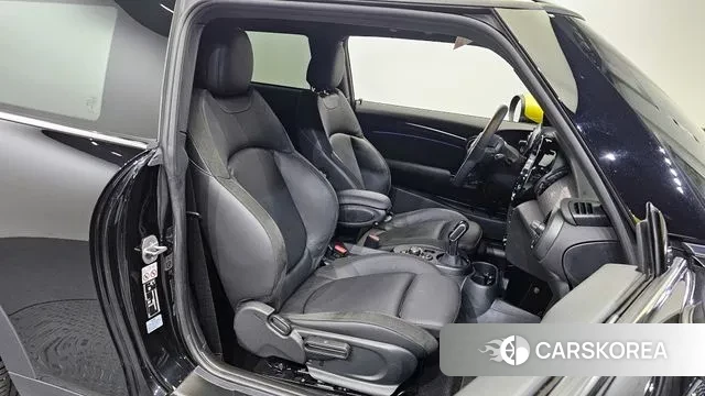 Mini Cooper Electric 2023 Черный из Кореи, фото 3