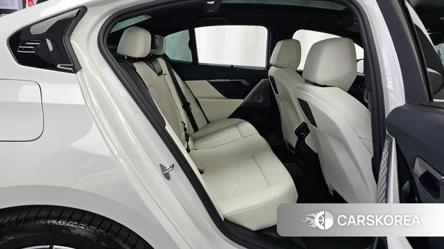 BMW i5 (G60) 2026 Белый из Кореи, фото 3