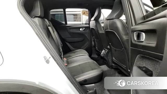 Volvo XC40 2022 Серебристо-серый из Кореи, фото 3