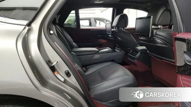 Lexus LS500h 5th generation 2023 Серебристо-серый из Кореи, фото 3