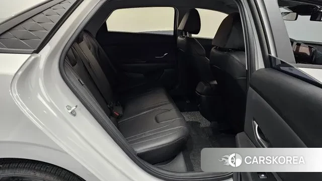 Hyundai The New Avante (CN7) 2024 Серебряный из Кореи, фото 3