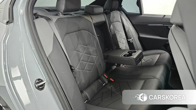 BMW 5 Series (G60) 2025 Серебристо-серый из Кореи, фото 3