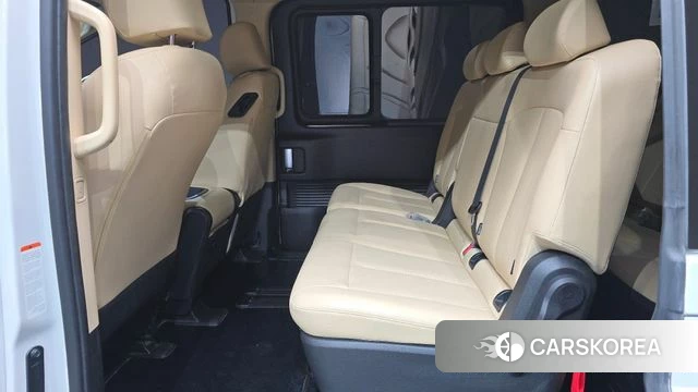 Hyundai Staria 2023 Белый из Кореи, фото 3