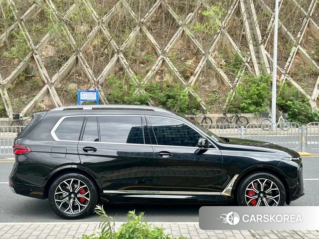 BMW X7 2024 Черный из Китая, фото 3
