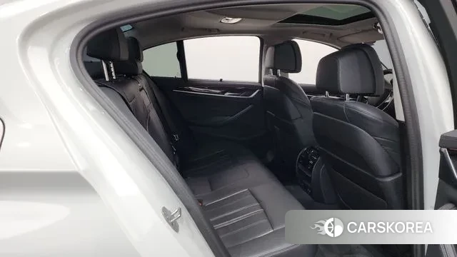 BMW 5 Series (G30) 2023 Белый из Кореи, фото 3