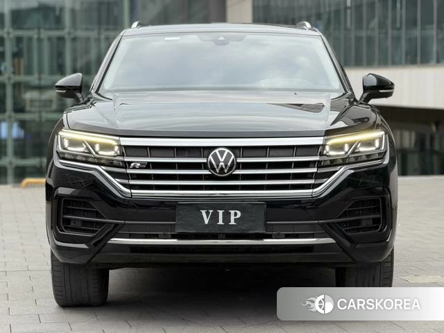 Volkswagen Touareg 2021 Черный из Китая, фото 3