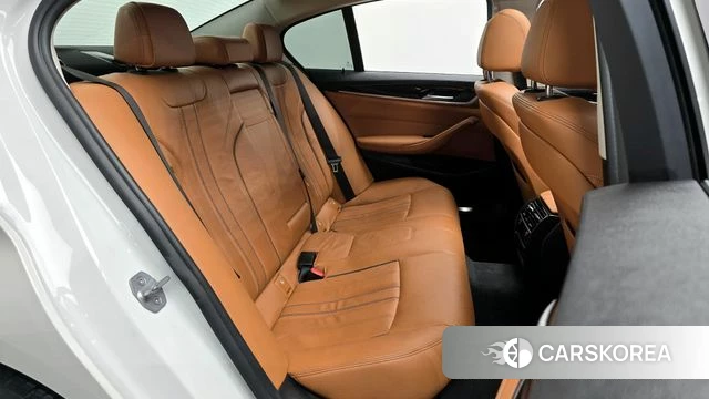 BMW 5 Series (G30) 2018 Белый из Кореи, фото 3